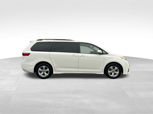 Used 2018 Toyota Sienna LE image 6