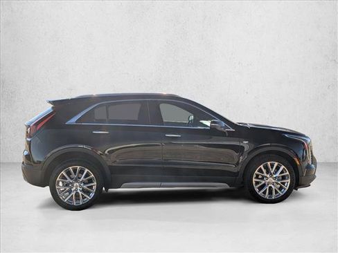 Used 2021 Cadillac XT4 Premium Luxury image 4