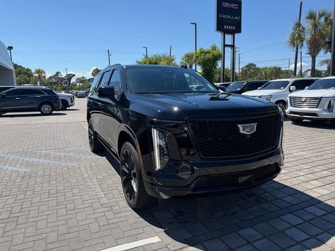 Used 2025 Cadillac Escalade Sport Platinum w/ LPO, ONYX Package AWD/4WD image 4