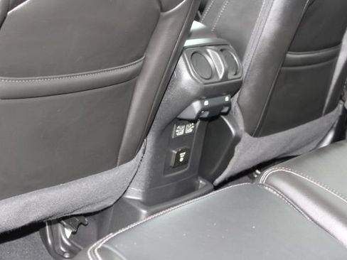 Used 2022 Jeep Wrangler Unlimited Sahara w/ Cold Weather Group AWD/4WD image 38