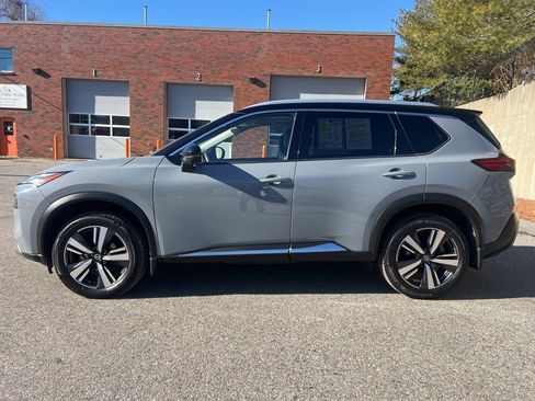 Used 2021 Nissan Rogue SL w/ Premium Package image 2