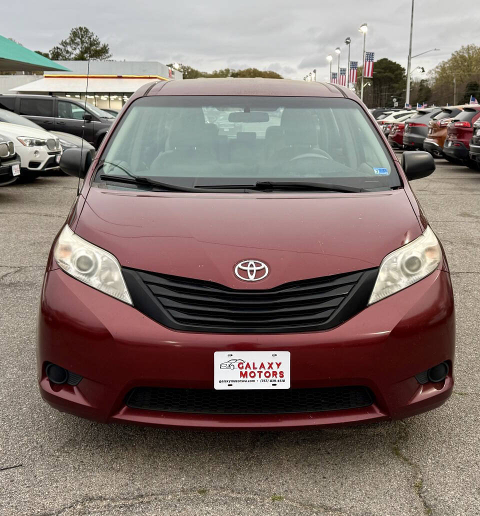 Used 2014 Toyota Sienna L FWD image 2