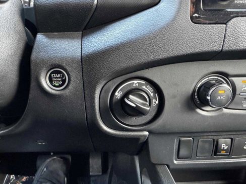 Used 2023 Nissan Frontier SV w/ Technology Package image 32