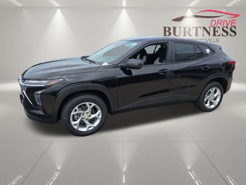 New 2026 Chevrolet Trax LS w/ LS Convenience Package FWD image 3
