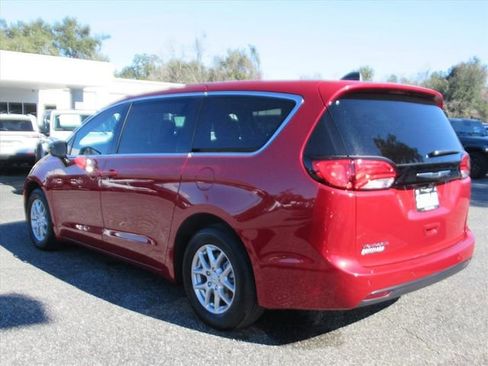 New 2026 Chrysler Voyager LX image 4