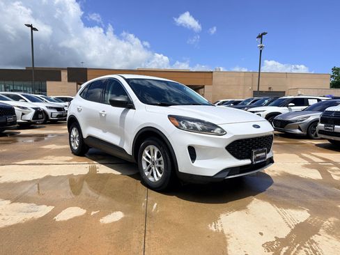 Used 2022 Ford Escape SE FWD image 3