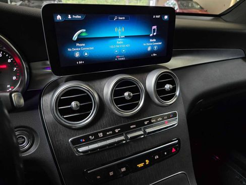 Used 2022 Mercedes-Benz GLC 300 4MATIC image 25