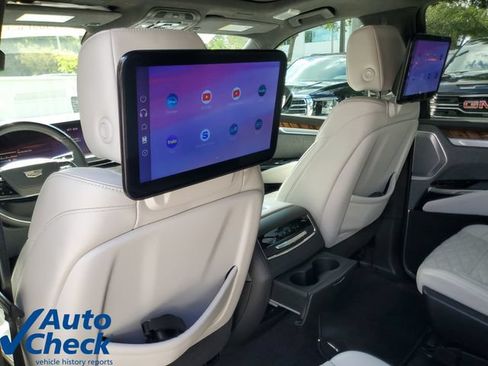 Used 2025 Cadillac Escalade ESV Sport Platinum AWD/4WD image 14