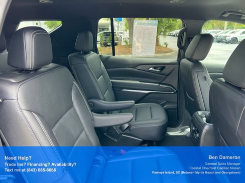 Used 2025 Chevrolet Traverse LT FWD image 21