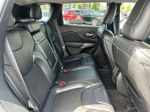 Used 2019 Jeep Cherokee Latitude Plus w/ Comfort/Convenience Group AWD/4WD image 34