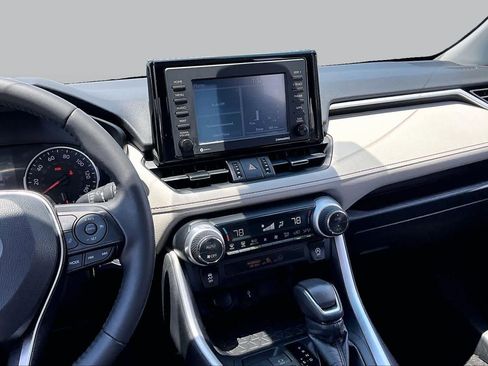 Used 2020 Toyota RAV4 XLE Premium FWD image 7