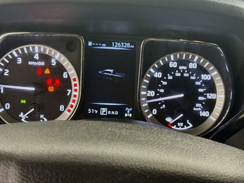 Used 2018 Nissan Titan SV w/ SV Convenience Package image 12