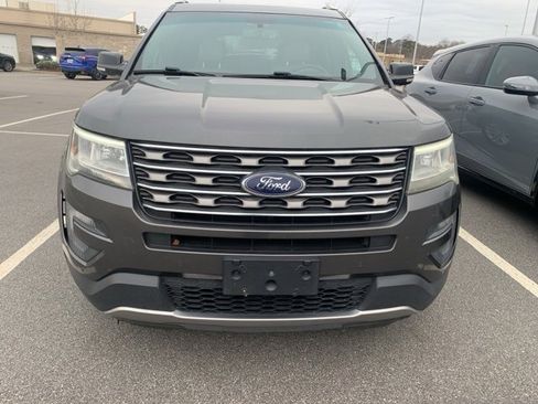 Used 2016 Ford Explorer XLT w/ Equipment Group 202A image 2