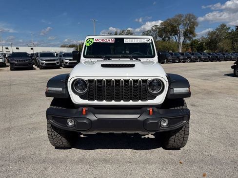 Used 2025 Jeep Gladiator Mojave w/ Convenience Group image 9