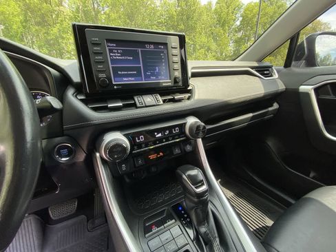 Used 2021 Toyota RAV4 XLE Premium AWD/4WD image 20