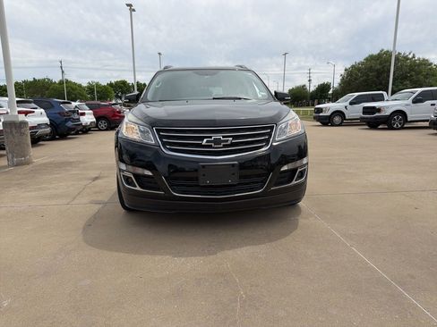 Used 2017 Chevrolet Traverse LT FWD image 2
