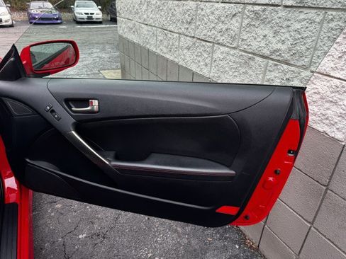 Used 2016 Hyundai Genesis Coupe 3.8 image 32