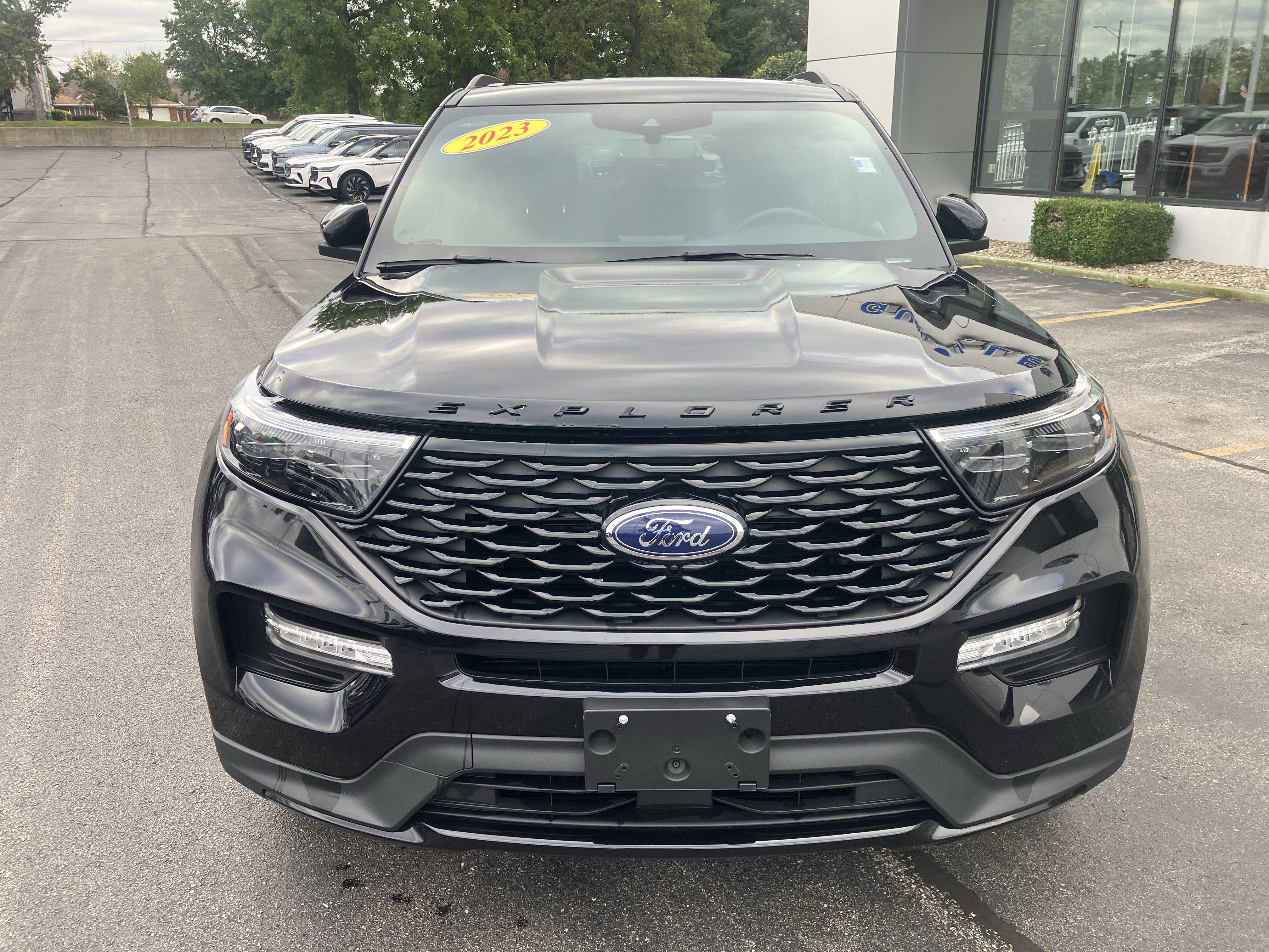 Used 2023 Ford Explorer ST-Line w/ Class IV Trailer Tow Package AWD/4WD image 2