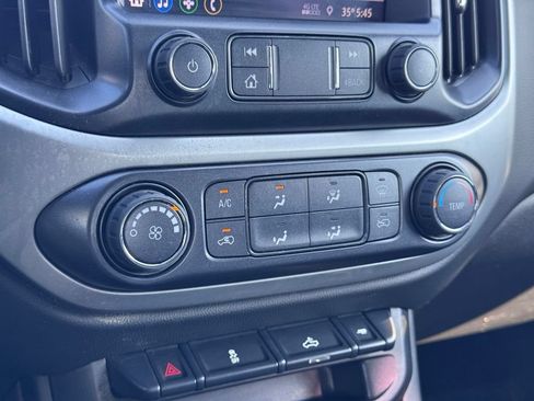Used 2022 Chevrolet Colorado LT w/ Chrome Appearance Package RWD image 11