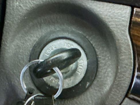 Used 2011 Hyundai Santa Fe GLS image 18