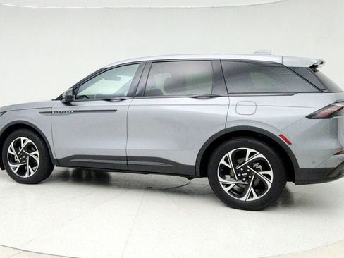 Used 2024 Lincoln Nautilus Premier w/ Equipment Group 102A image 7