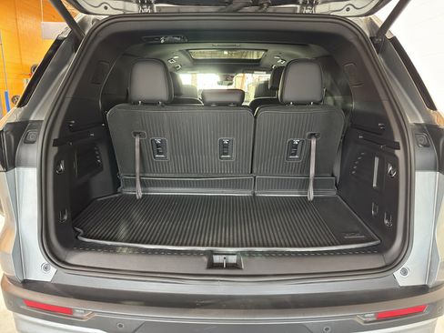 Used 2024 Chevrolet Traverse Z71 w/ Enhanced Driving Package image 23