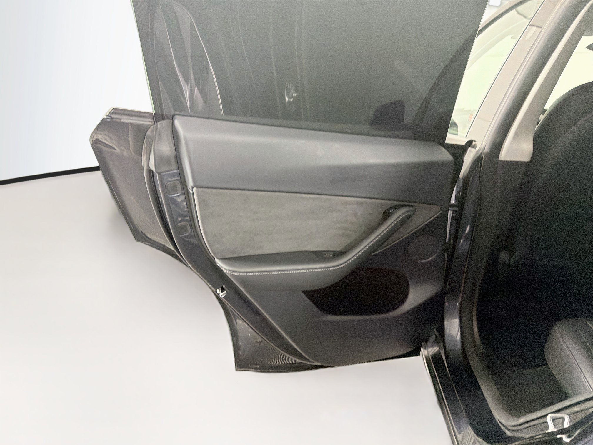 Used 2024 Tesla Model Y Long Range AWD/4WD image 26