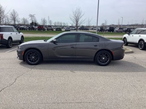 Used 2020 Dodge Charger SXT w/ Leather Interior Group RWD image 10
