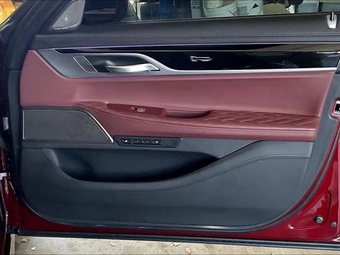 Used 2022 BMW ALPINA B7 xDrive w/ Luxury Rear Seating Package image 22