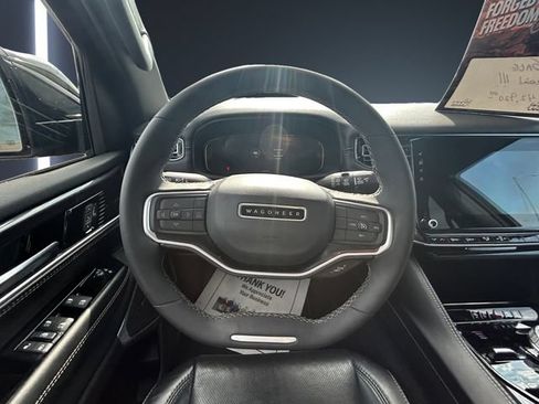 Used 2023 Jeep Wagoneer 4WD image 12