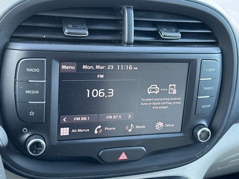 Used 2023 Kia Soul LX FWD image 17