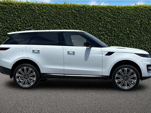 Used 2023 Land Rover Range Rover Sport SE AWD/4WD image 3
