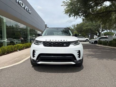 Used 2025 Land Rover Discovery Dynamic SE AWD/4WD image 2