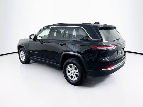 Used 2023 Jeep Grand Cherokee Laredo RWD image 5