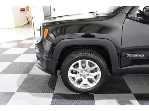Used 2015 Jeep Renegade Latitude image 9