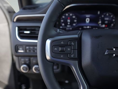 Used 2024 Chevrolet Suburban Z71 w/ Z71 Off-Road Package image 16