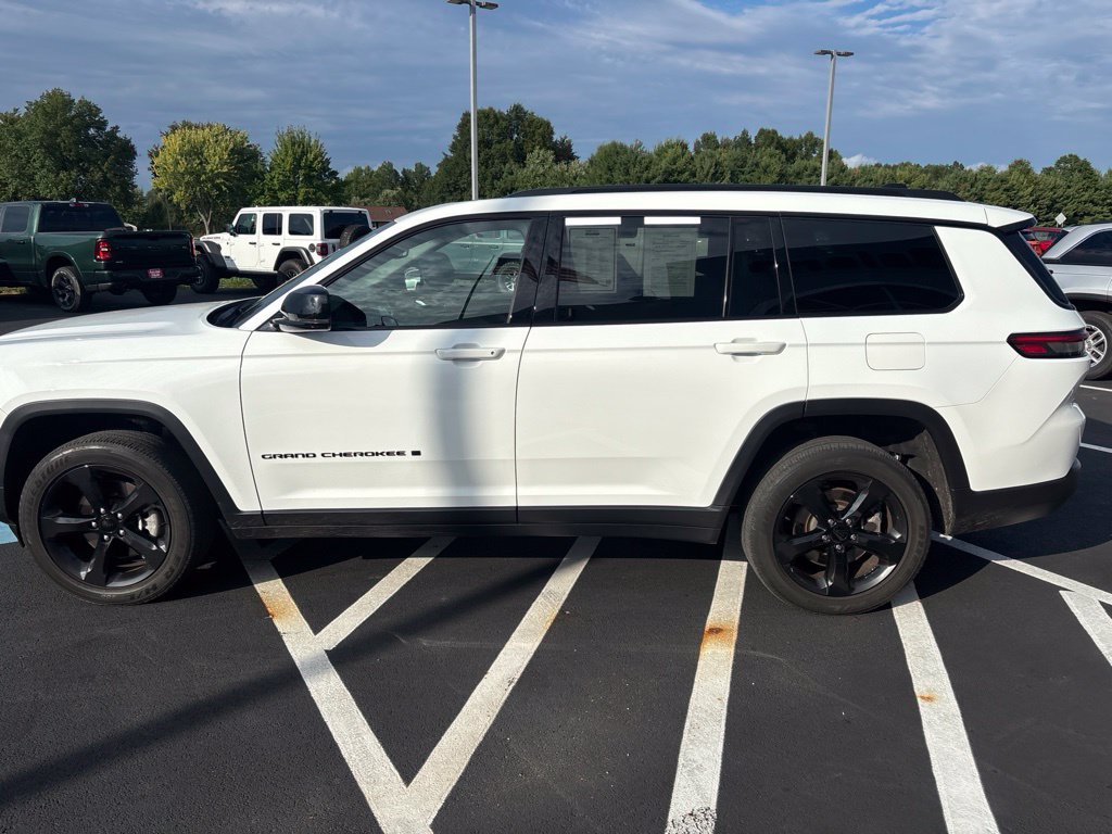 Used 2024 Jeep Grand Cherokee L Altitude AWD/4WD image 6