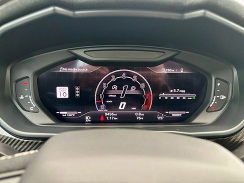 Used 2024 Lamborghini Urus Performante AWD/4WD image 12