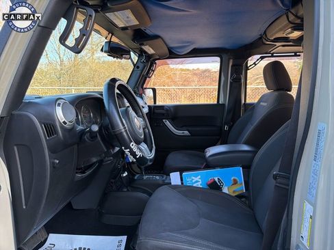 Used 2017 Jeep Wrangler Unlimited Sahara w/ Connectivity Group image 20