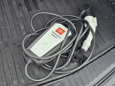 Used 2024 Toyota bZ4X XLE w/ Weather Package image 29