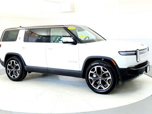 Used 2025 Rivian R1S Adventure image 7