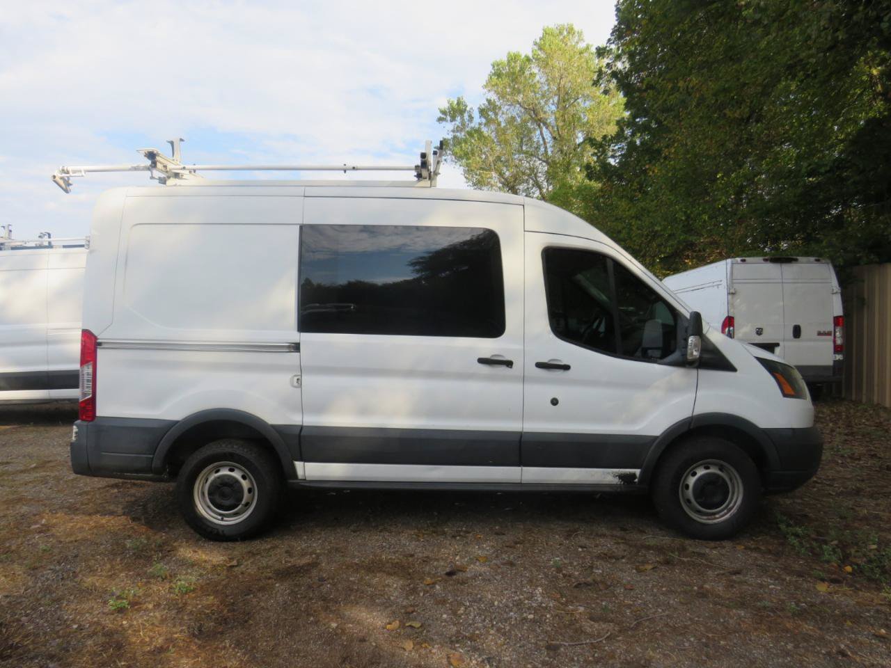 Used 2017 Ford Transit 250 130 Medium Roof RWD image 12