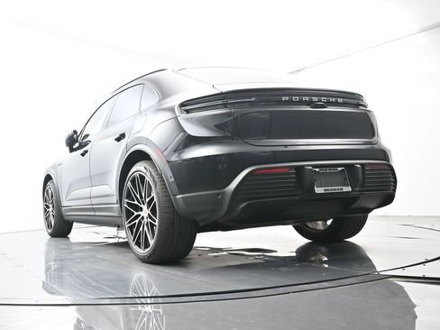 Certified 2025 Porsche Macan 4S Electric AWD/4WD image 48