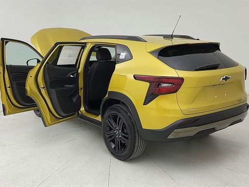 New 2025 Chevrolet Trax RS w/ Driver Confidence Package image 11