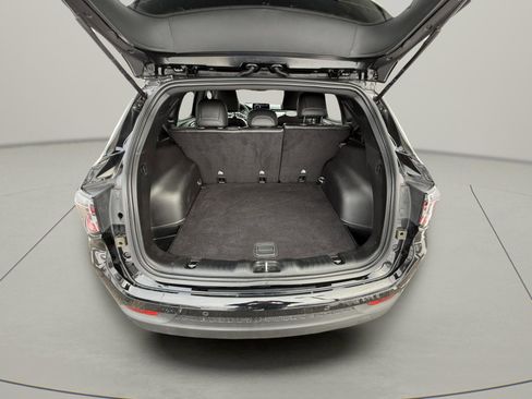 Used 2025 Jeep Compass Limited image 13