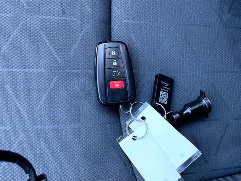 Used 2020 Toyota RAV4 XLE image 14