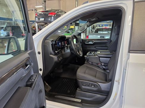 Used 2023 Chevrolet Silverado 1500 LT AWD/4WD image 4