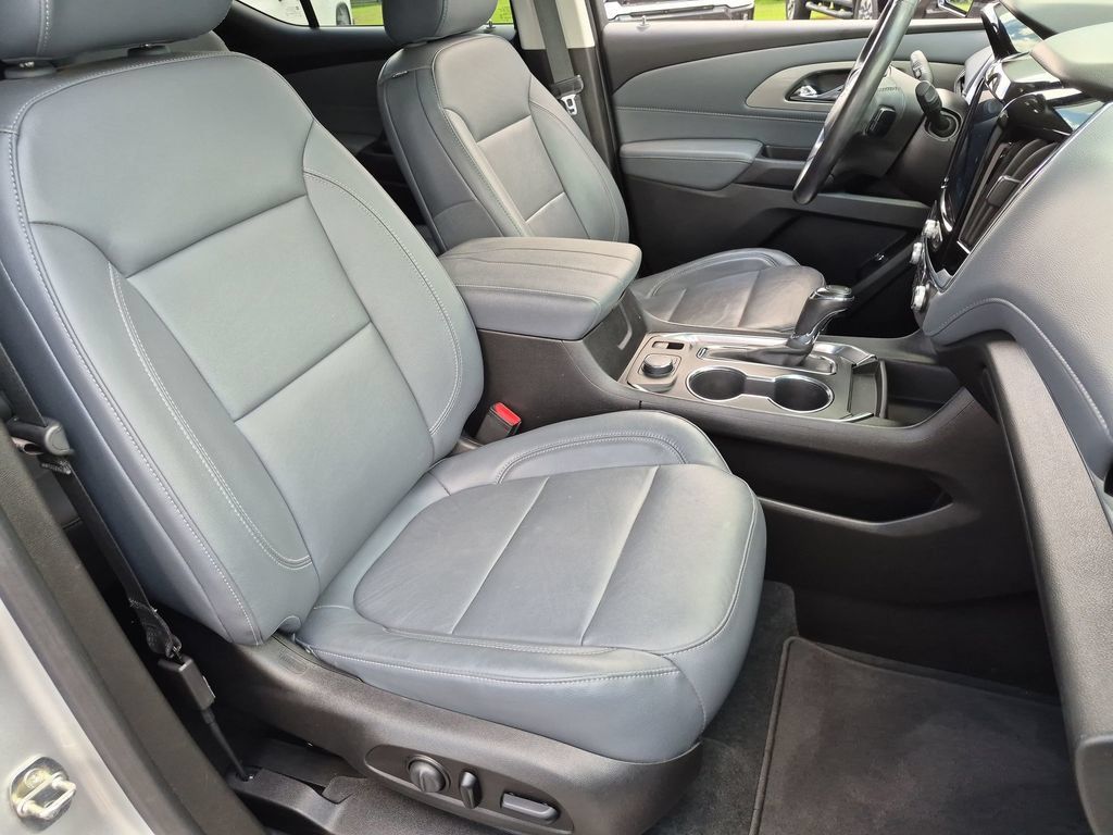 Used 2020 Chevrolet Traverse LT w/ Driver Confidence II Package FWD image 31