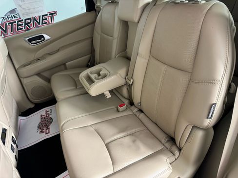 Used 2018 Nissan Pathfinder Platinum image 41