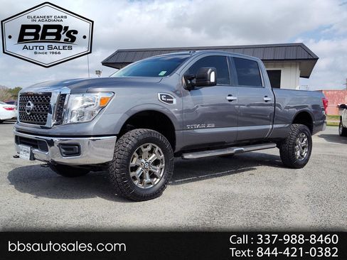 Used 2018 Nissan Titan SV image 1